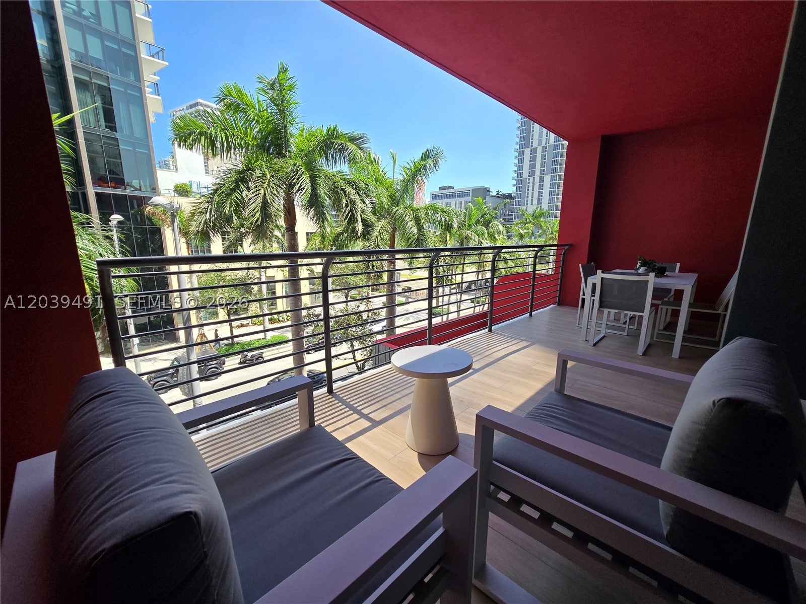 90 NE 32ND ST 305