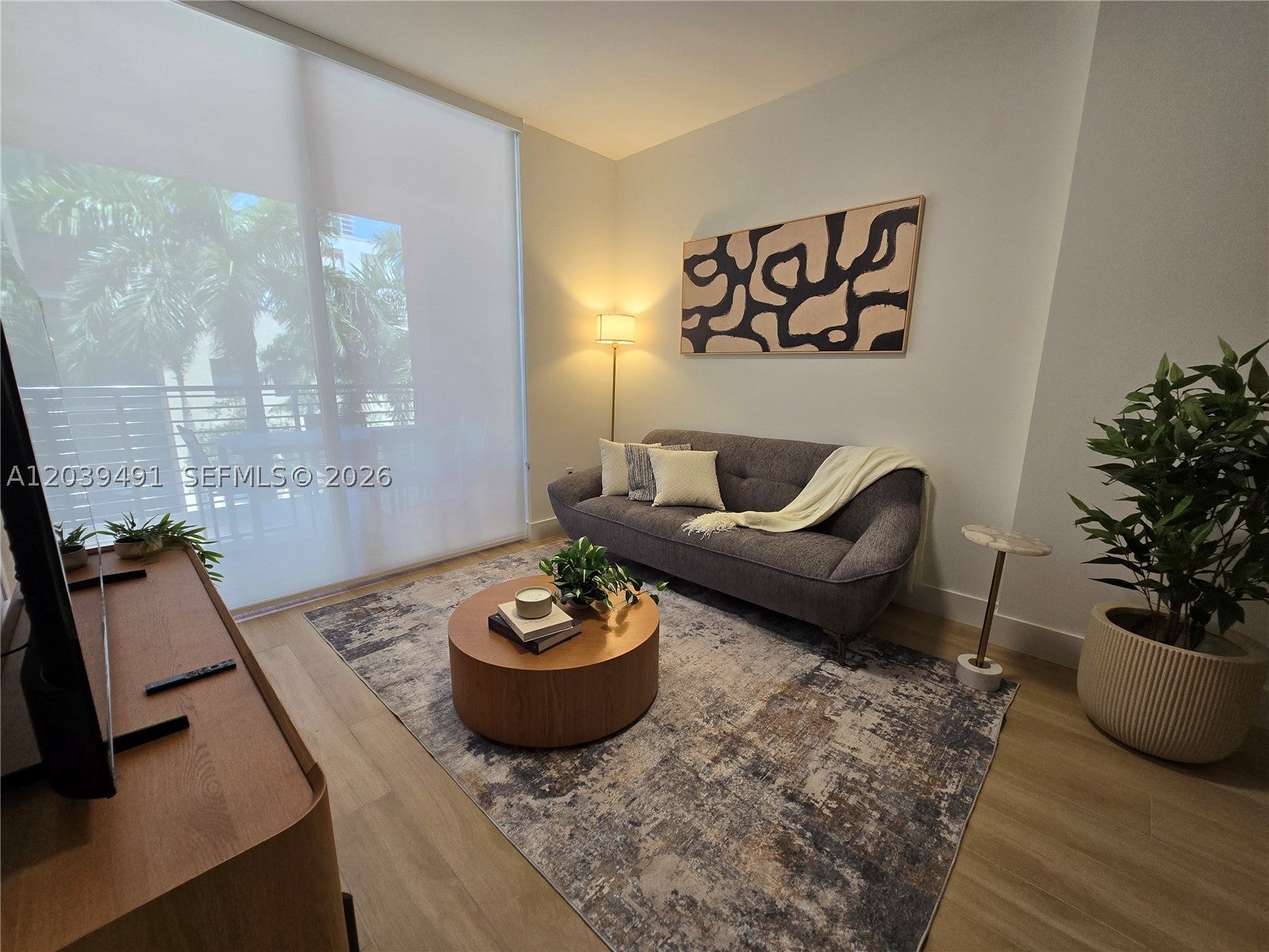 90 NE 32ND ST 305