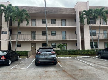 10466 Sunrise Lakes Blvd 108 Sunrise FL 33322
