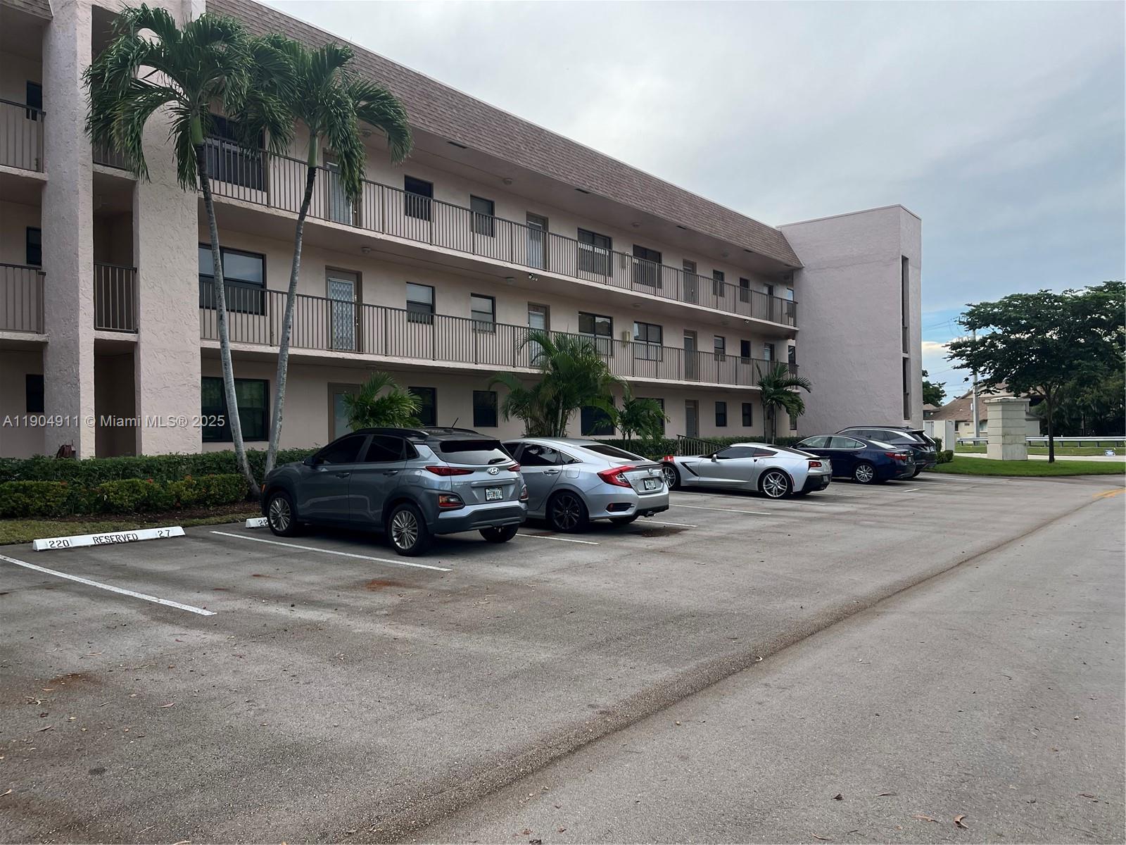 10466 Sunrise Lakes Blvd 108