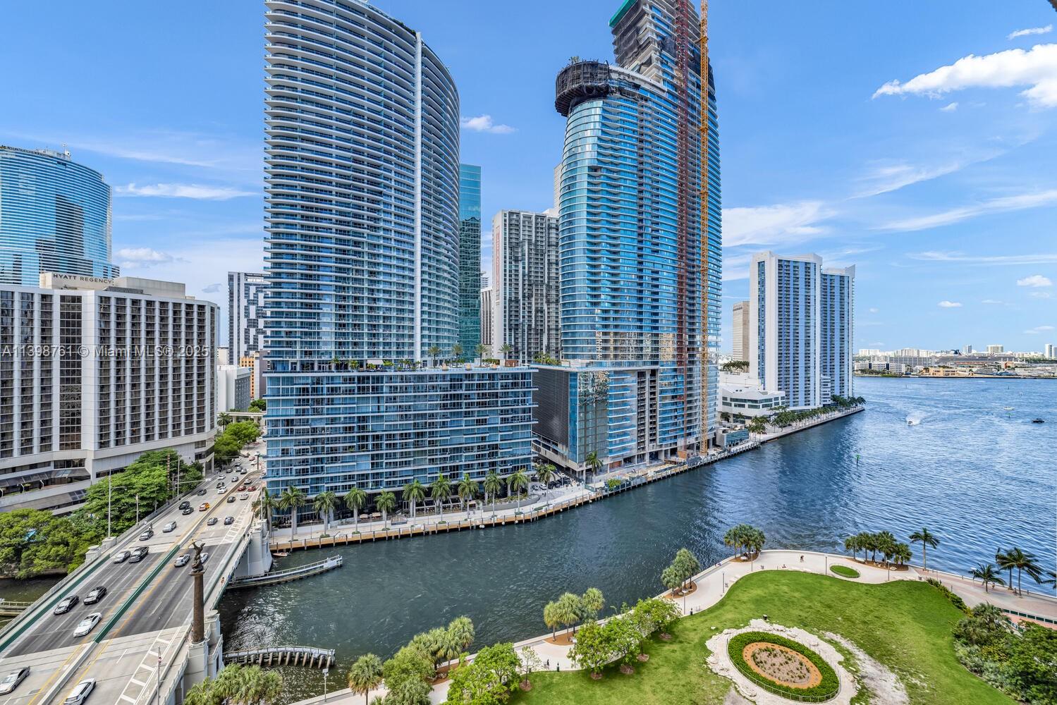 Property for Sale at 485 Brickell Ave 1803, Miami, Broward County, Florida - Bedrooms: 1 
Bathrooms: 1  - $759,900