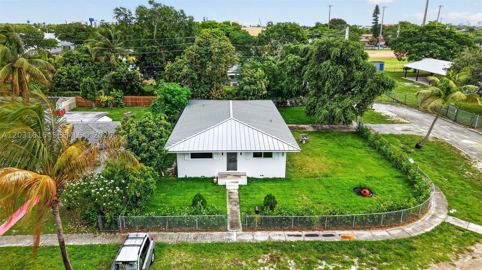 1695 NE 160th St, North Miami Beach FL 33162