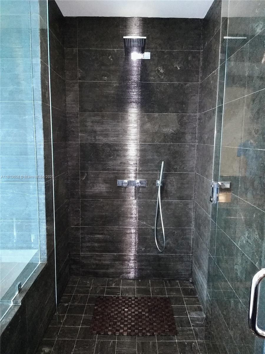 ONE PARAISO CONDO - Residential