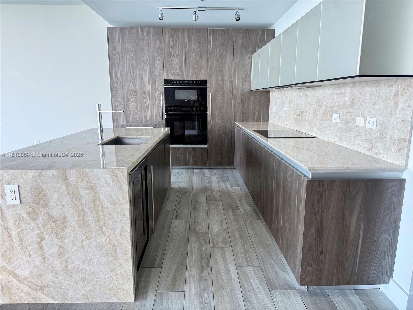 ONE PARAISO CONDO - Residential