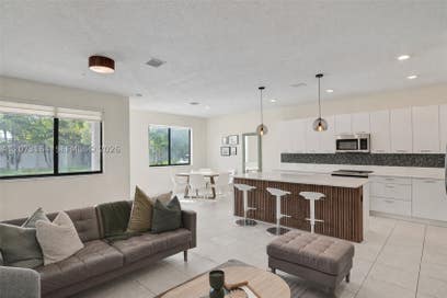 MITEN MYYDÄ FLORIDAN ASUNTO 8001 NW 41st St F-109 Doral FL 33166