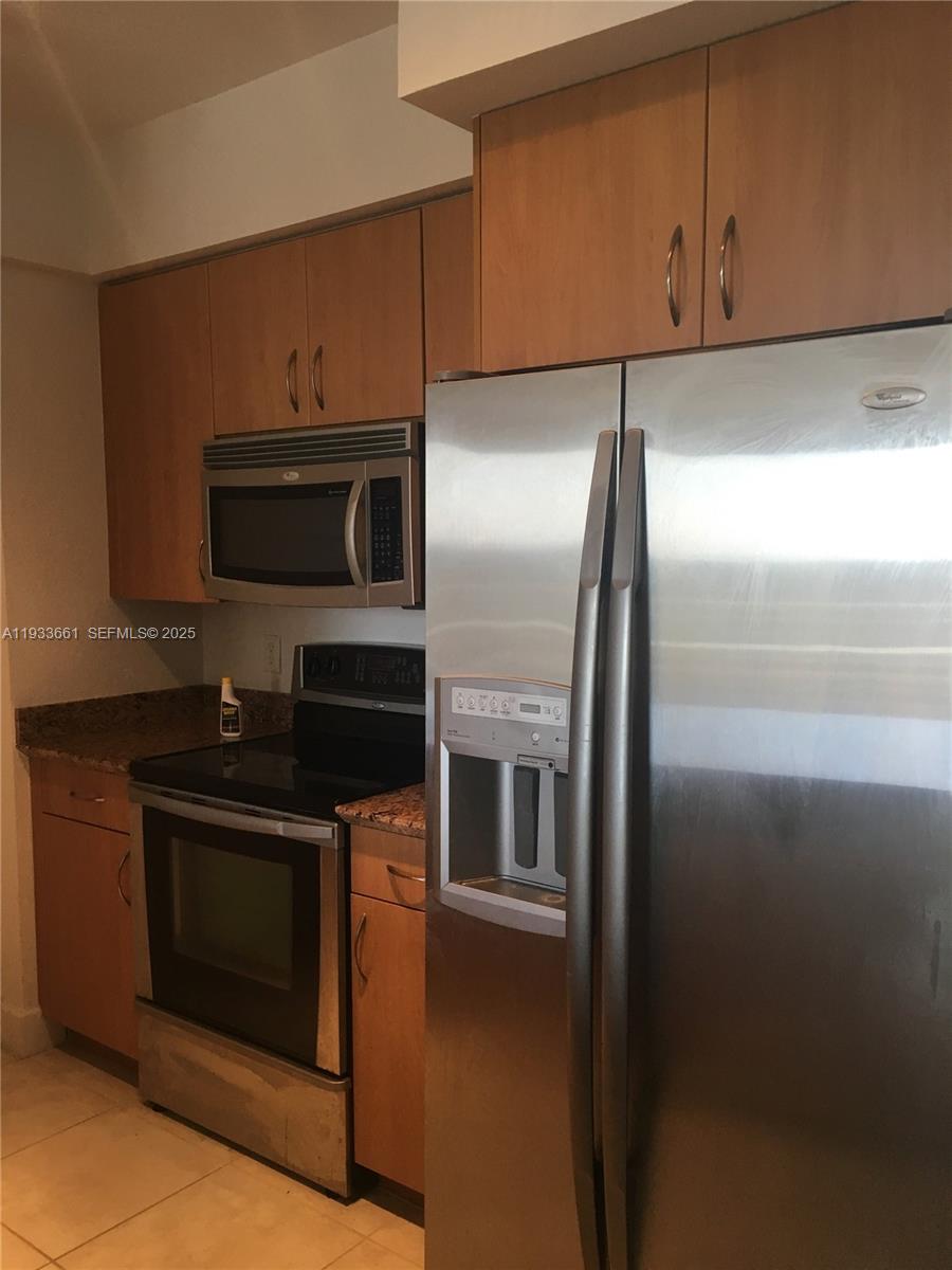 RADIUS CONDO - Residential Lease