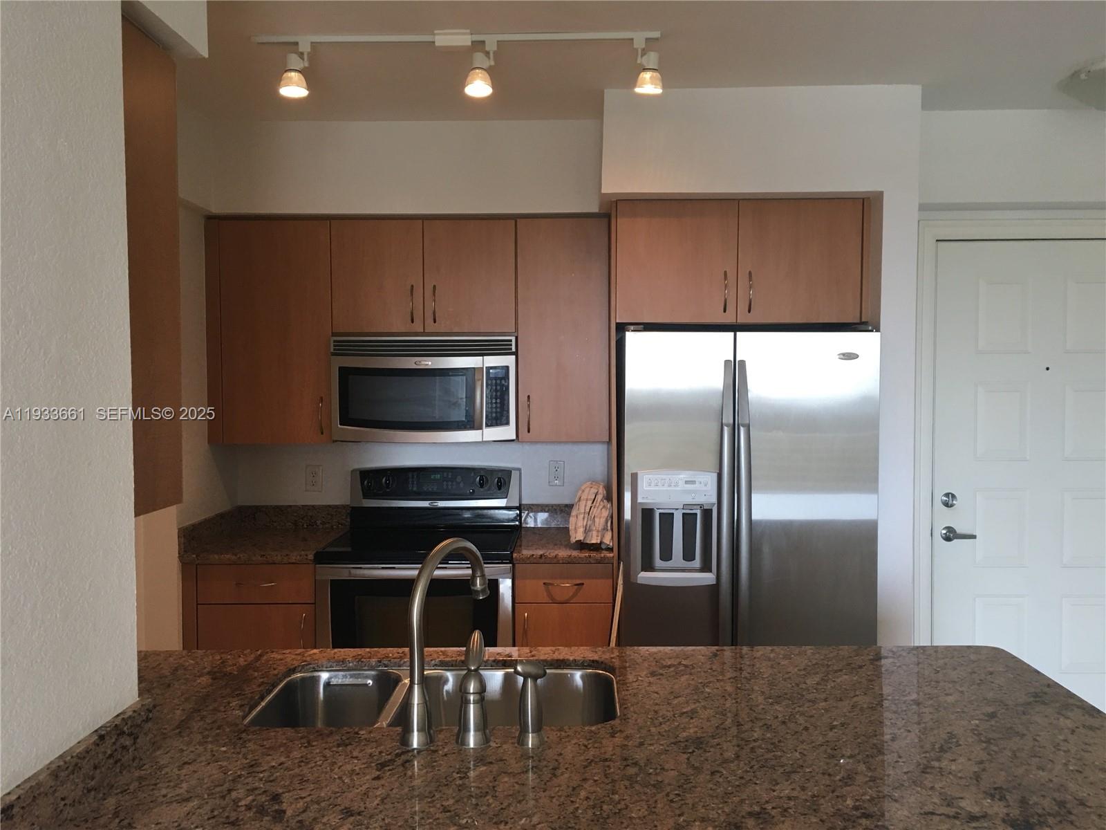 RADIUS CONDO - Residential Lease