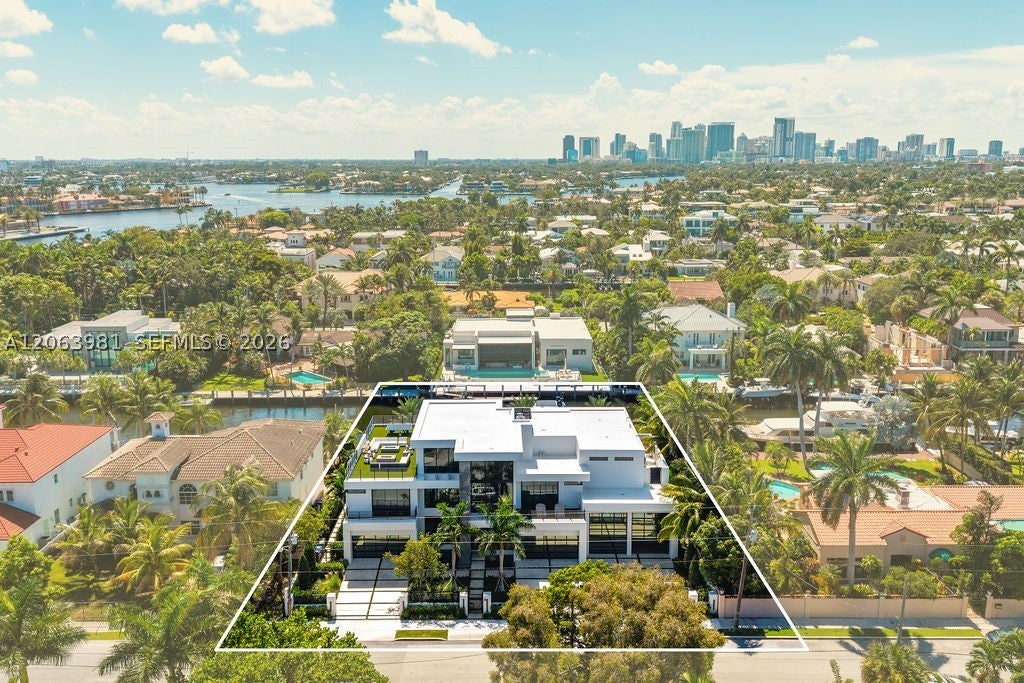 725 Poinciana Dr
