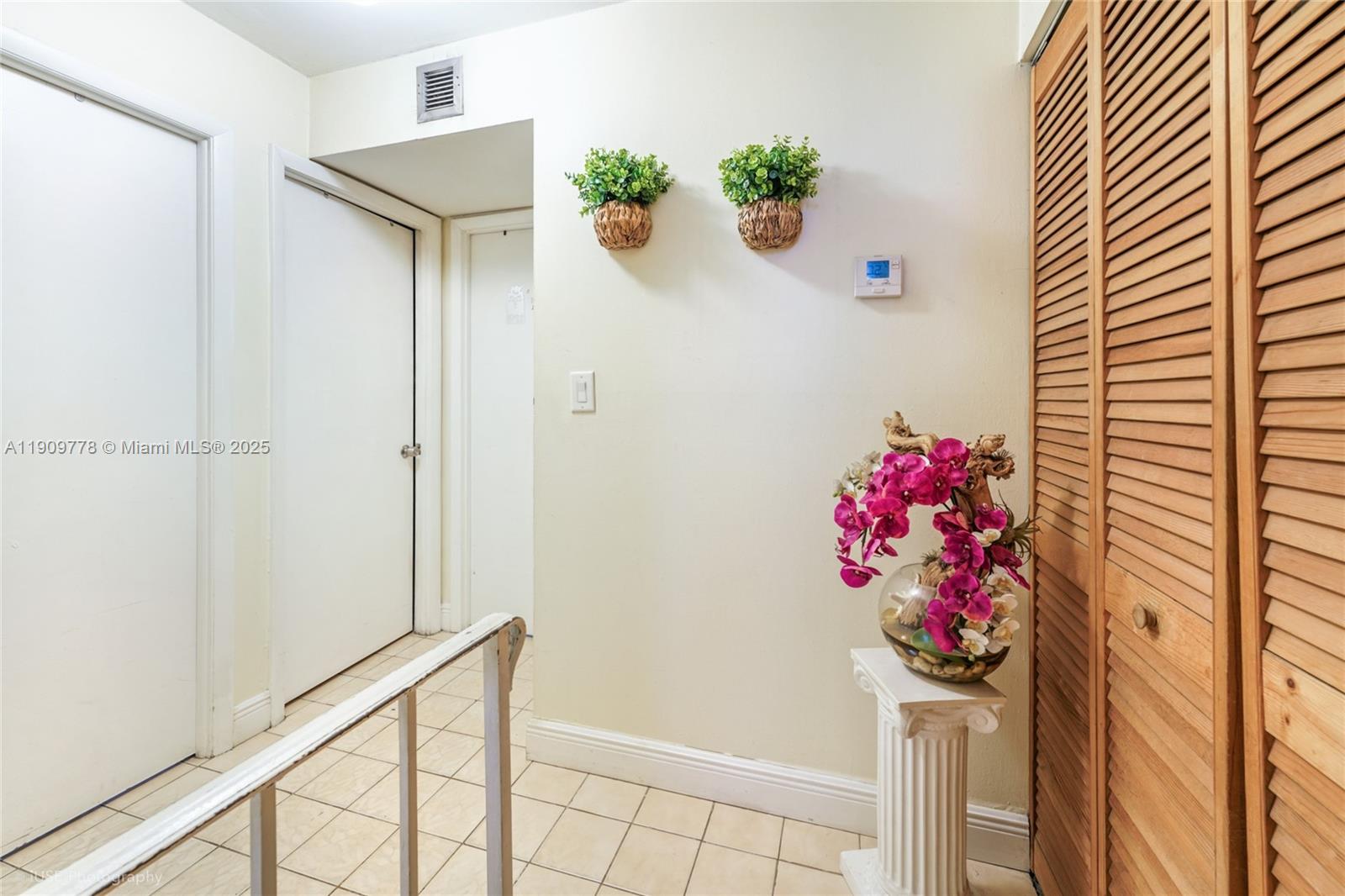 MANGO HILL CONDO #7 - Residential Lease