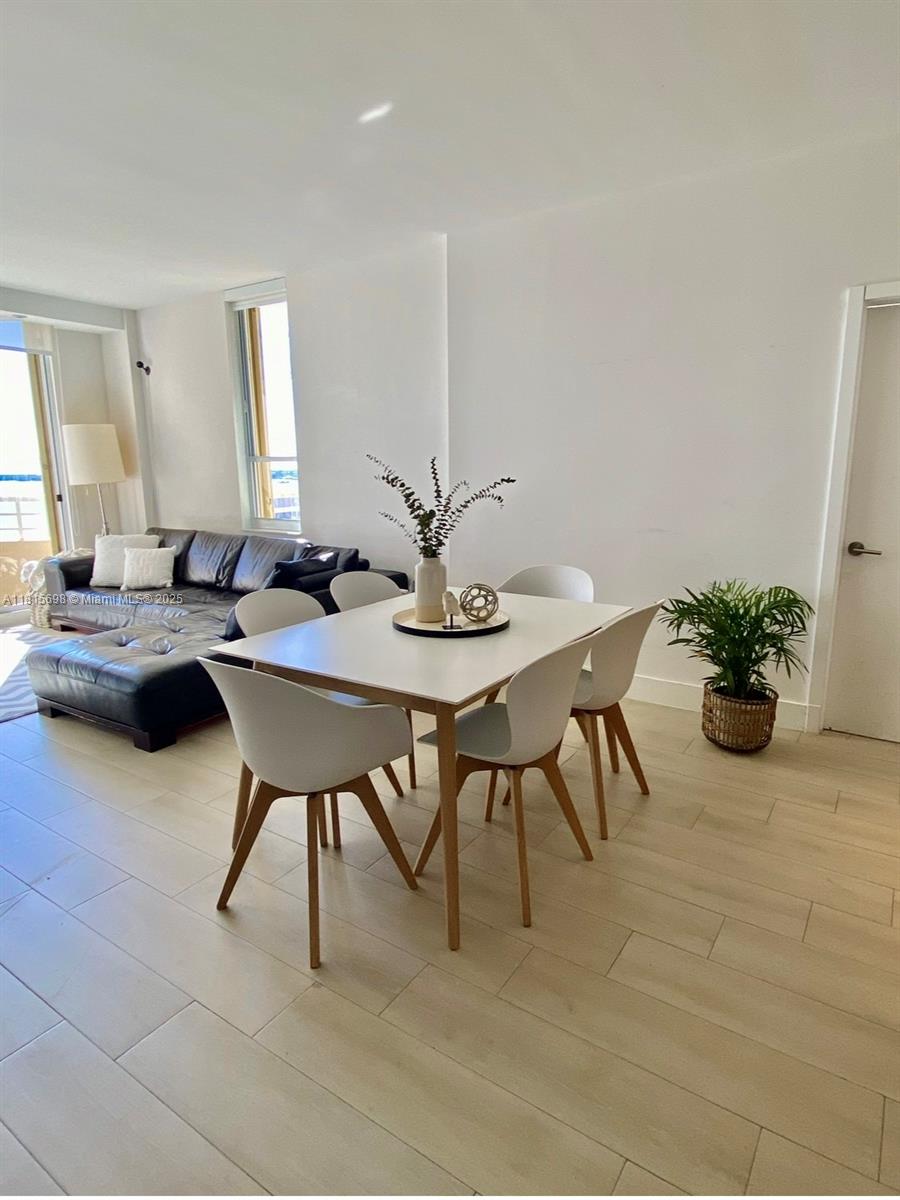 888 Brickell Key Dr 2209