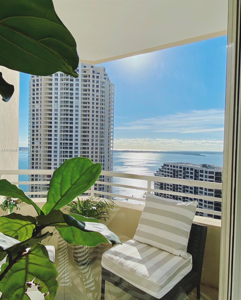Property for Sale at 888 Brickell Key Dr 2209, Miami, Broward County, Florida - Bedrooms: 2 
Bathrooms: 2  - $840,000