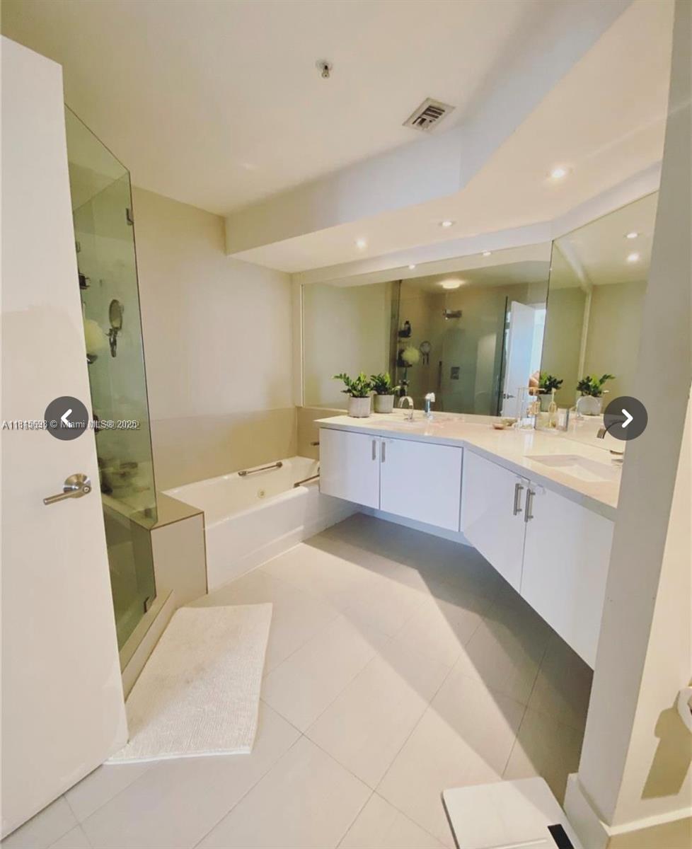 888 Brickell Key Dr 2209