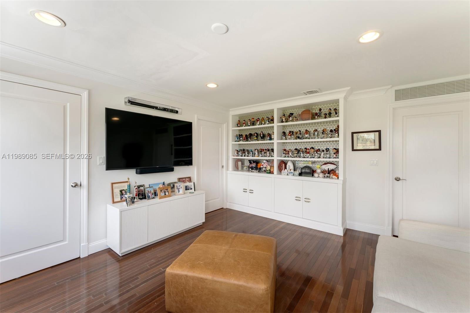 TOWERS QUAYSIDE CT-YARD V - Residential