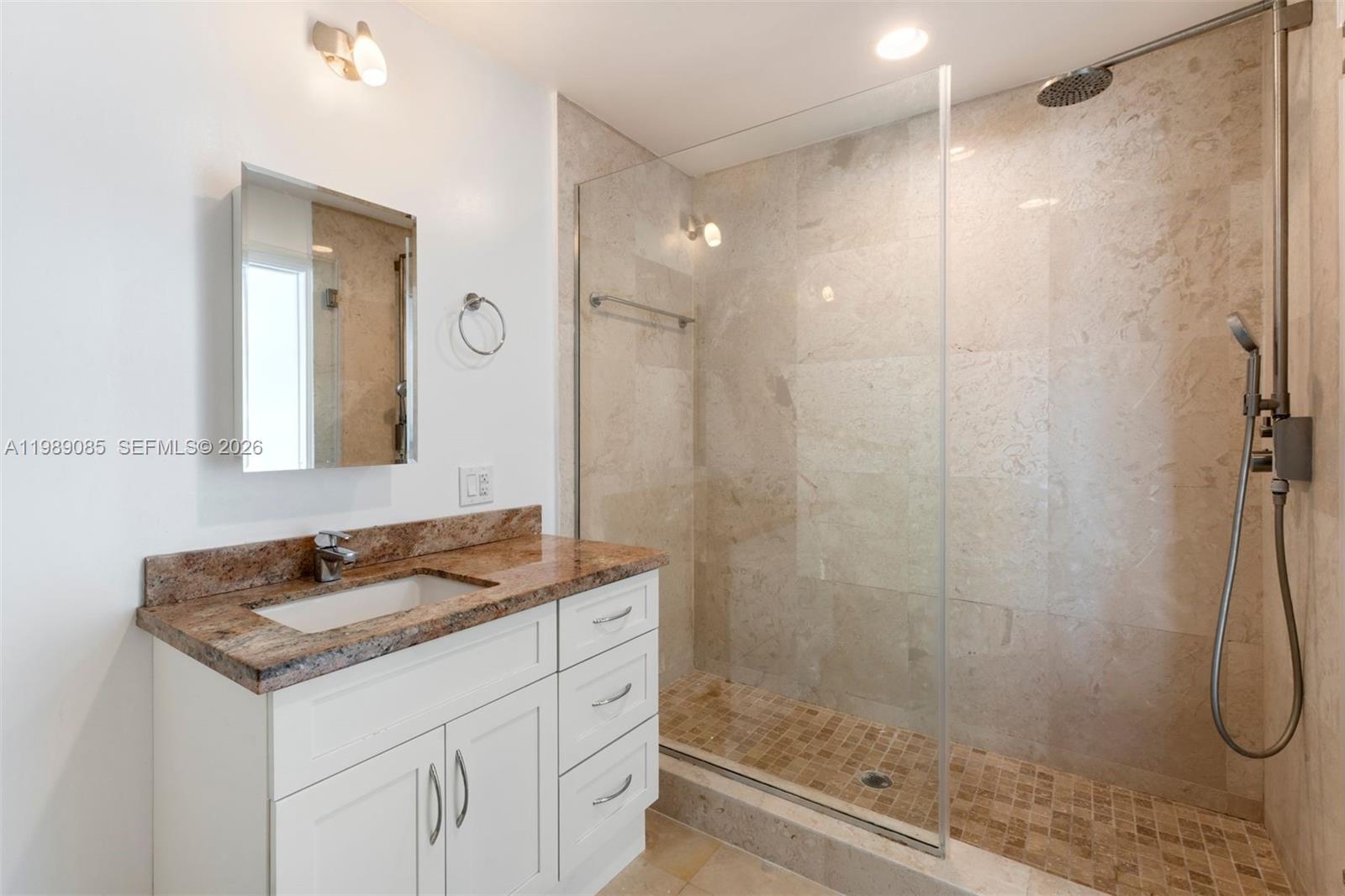 TOWERS QUAYSIDE CT-YARD V - Residential