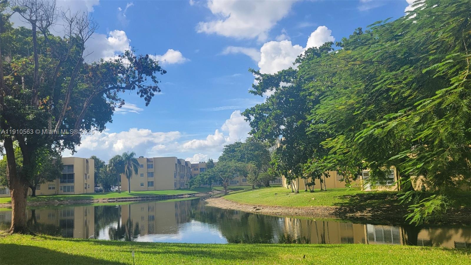 BERMUDA CLUB SEVEN CONDO - Residential