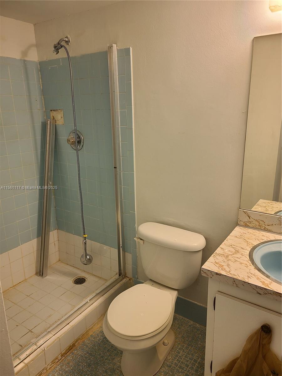 ORIOLE GARDENS THREE 83 C - Residential