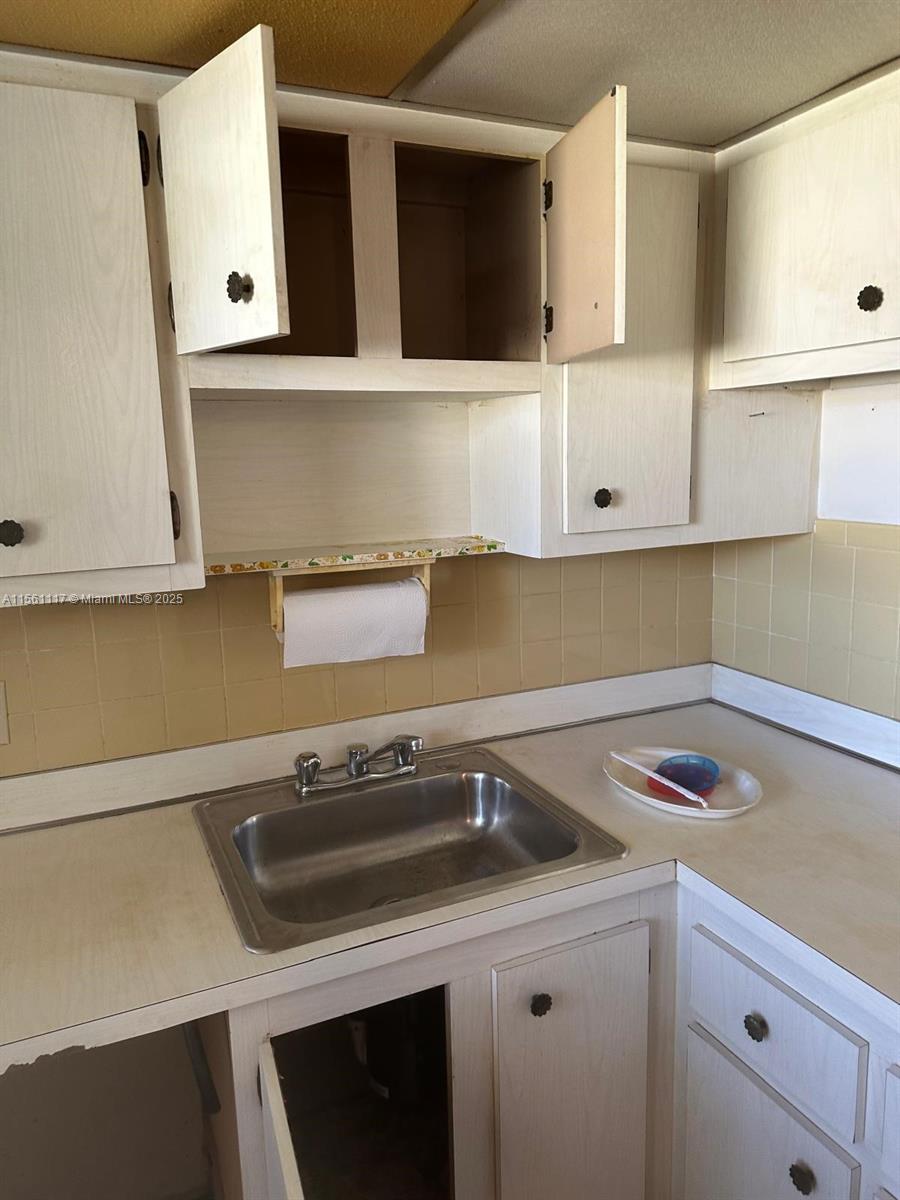 ORIOLE GARDENS THREE 83 C - Residential