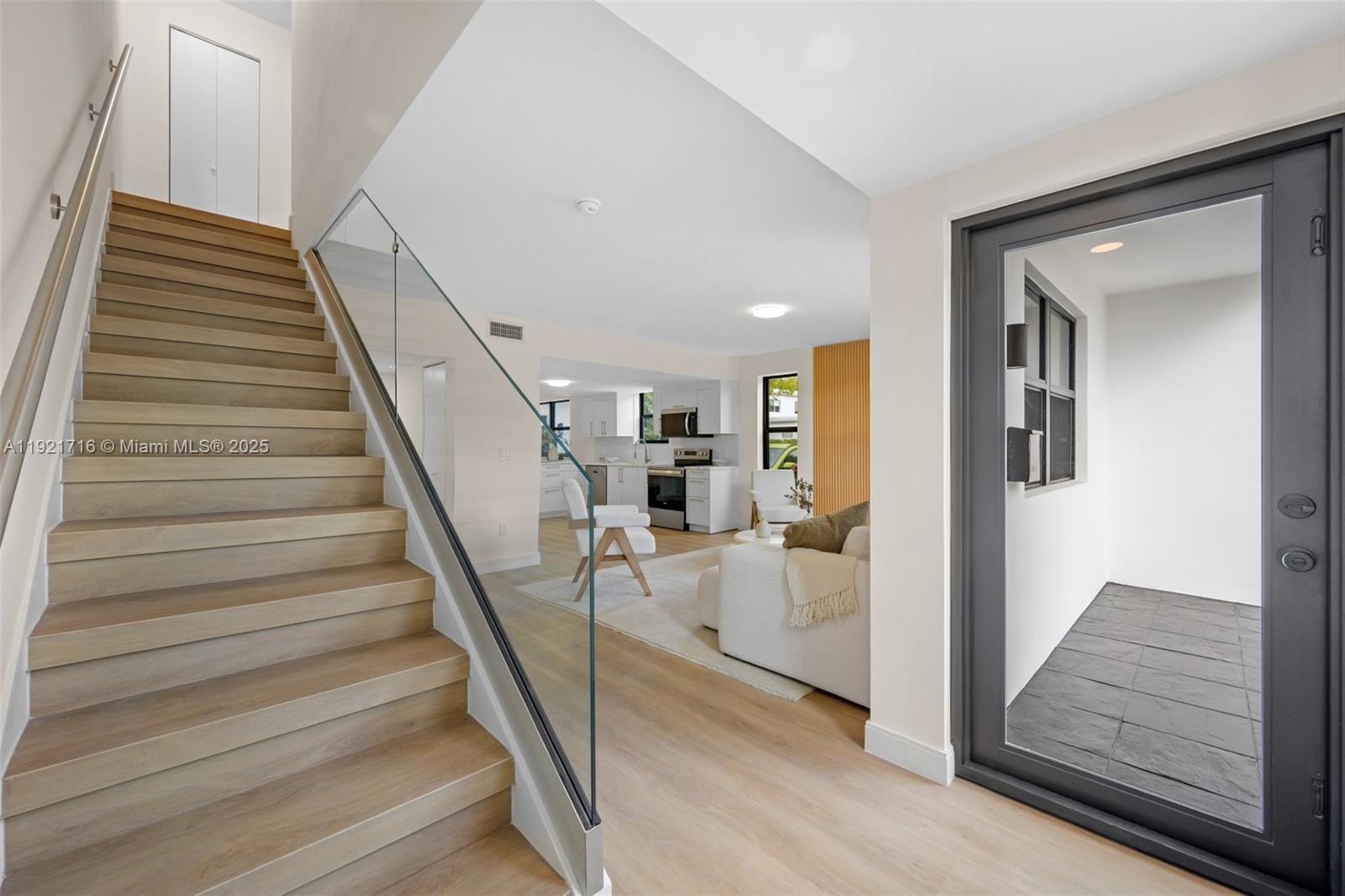 CRESPI RESIDENCE - Residential