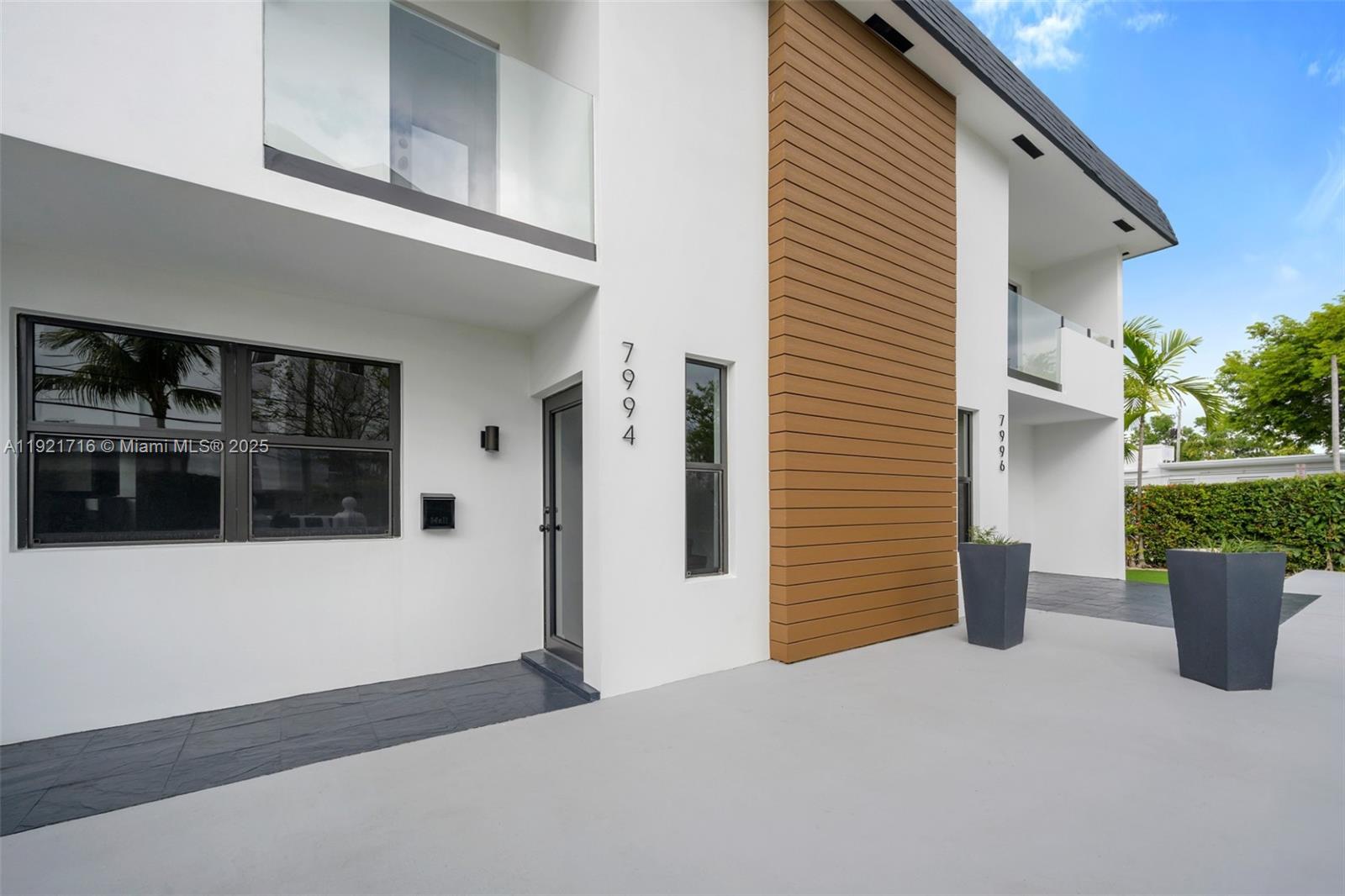 CRESPI RESIDENCE - Residential