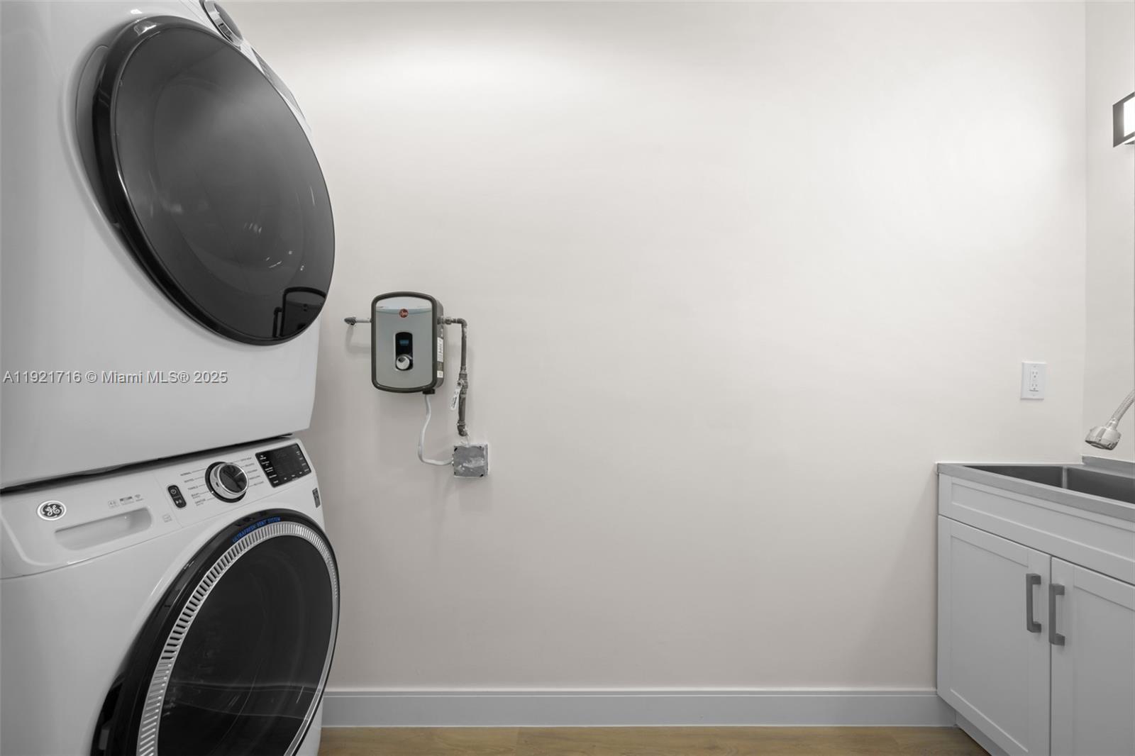 CRESPI RESIDENCE - Residential