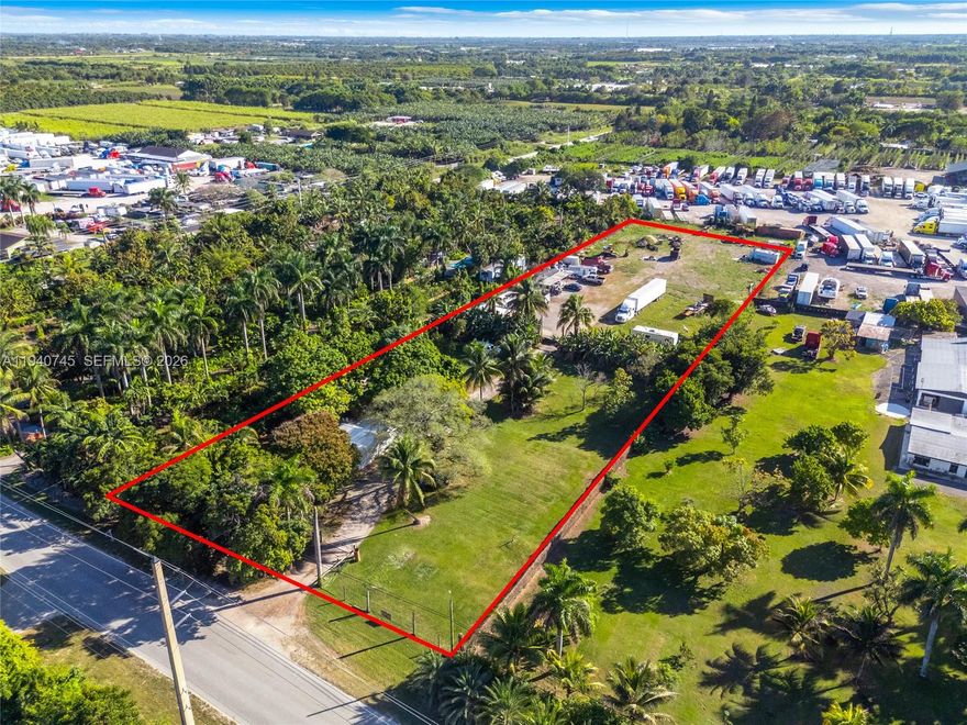 Unique opportunity in a desirable ranch area. 2.4 clean residential acres. A well maintenance 2-1 house with vast outdoor space to improve any project you have in mind. 
Easy to show