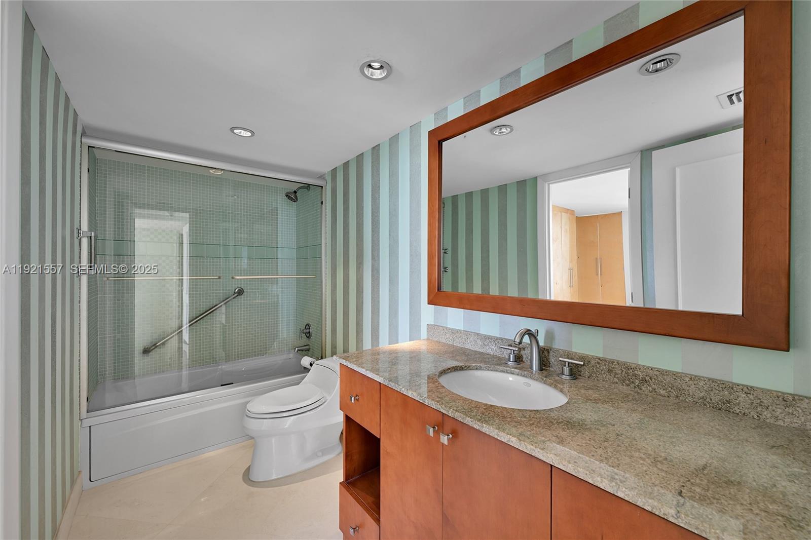 CORINTHIAN ON THE INTRACO - Residential