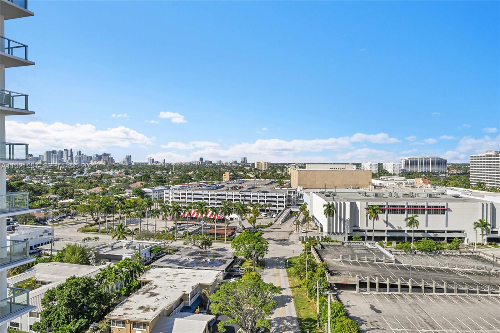 CORINTHIAN ON THE INTRACO - Residential