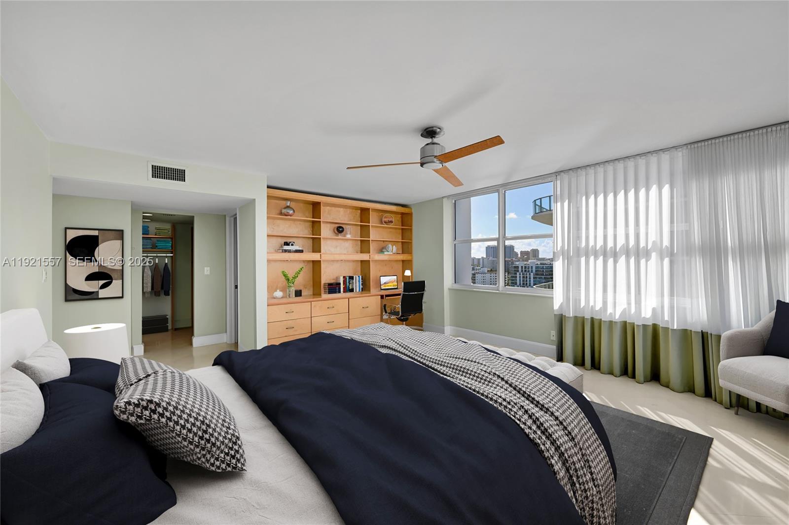 CORINTHIAN ON THE INTRACO - Residential