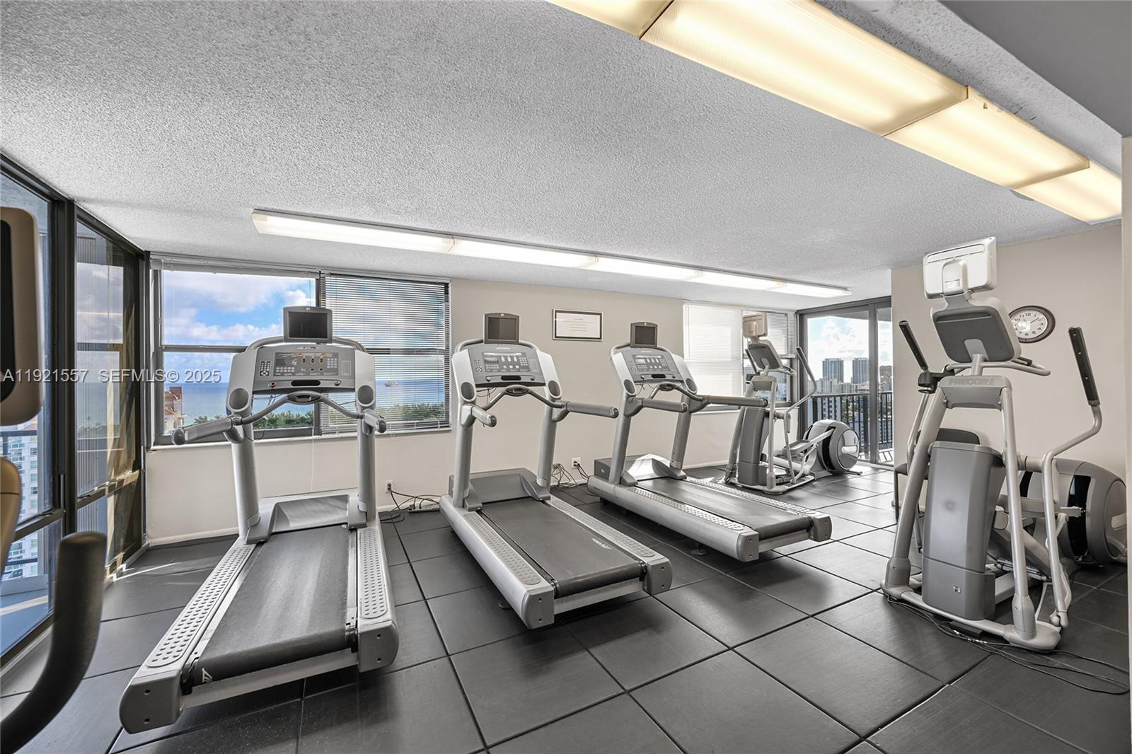 CORINTHIAN ON THE INTRACO - Residential