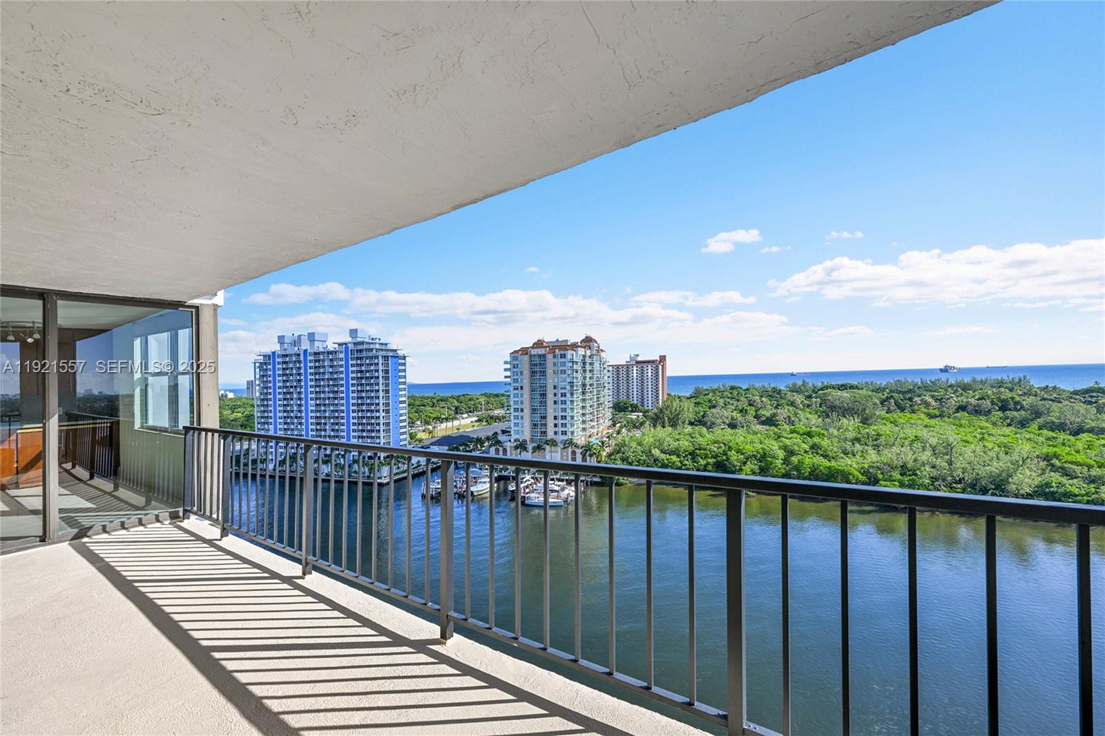 CORINTHIAN ON THE INTRACO - Residential
