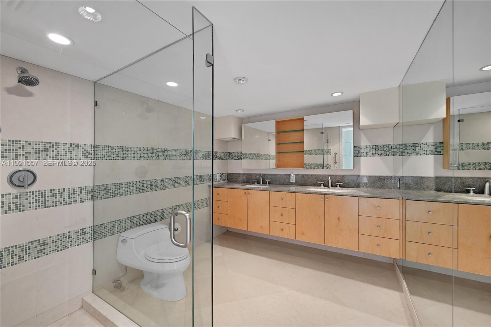 CORINTHIAN ON THE INTRACO - Residential