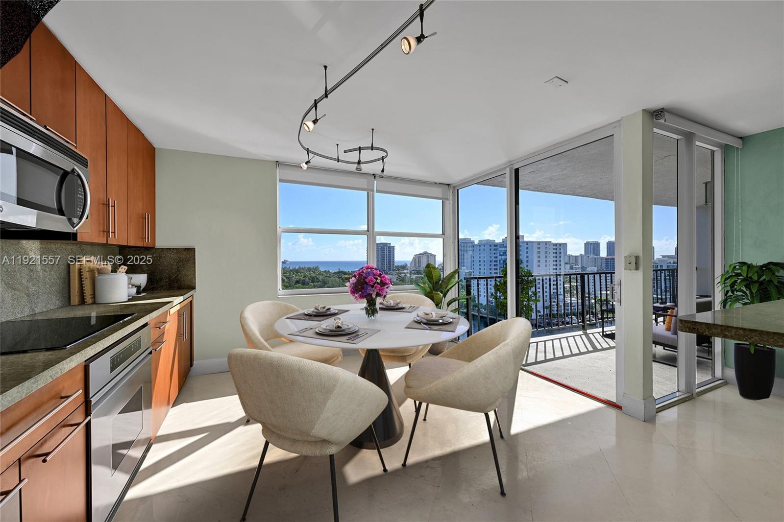 CORINTHIAN ON THE INTRACO - Residential