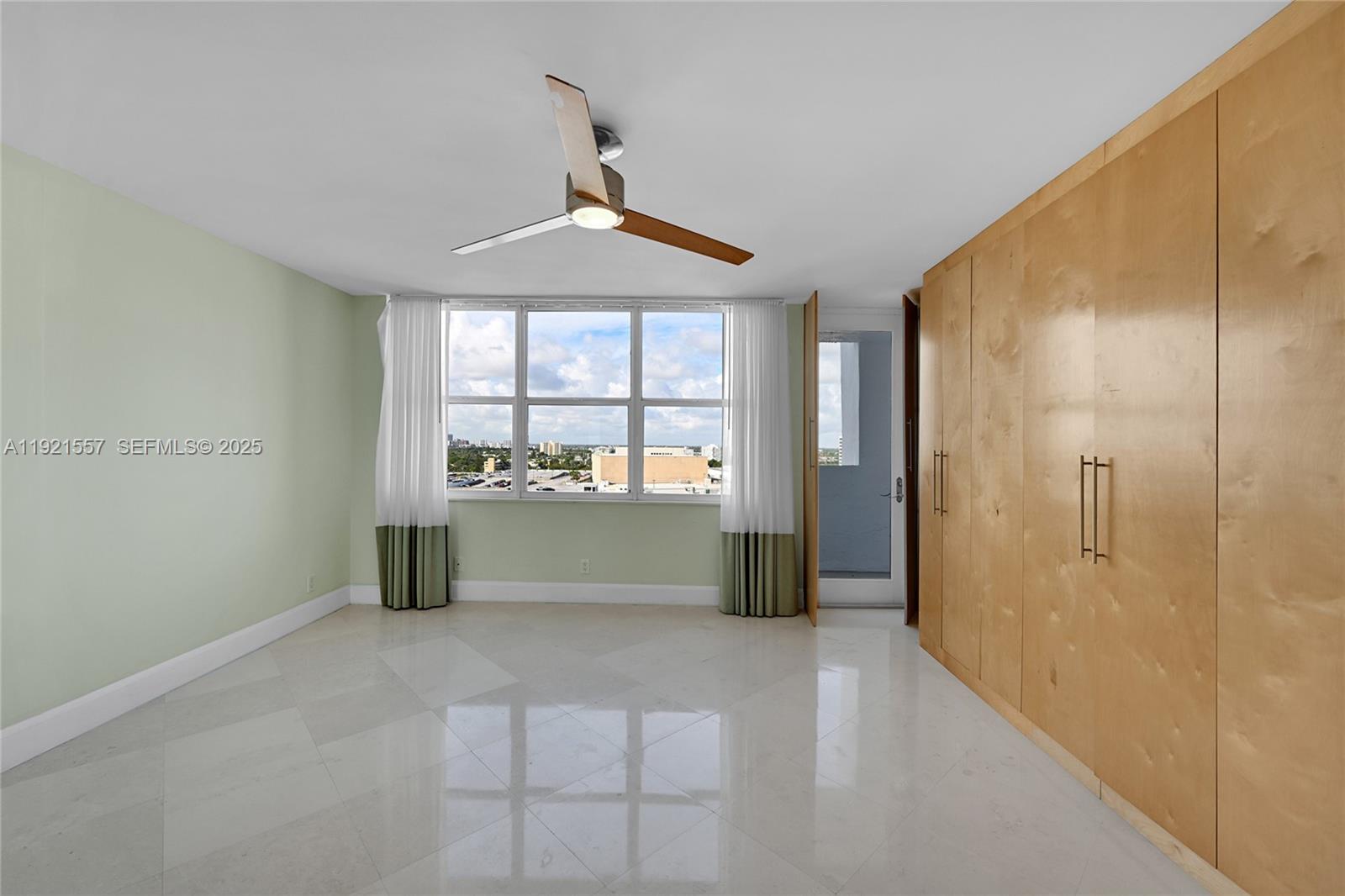 CORINTHIAN ON THE INTRACO - Residential