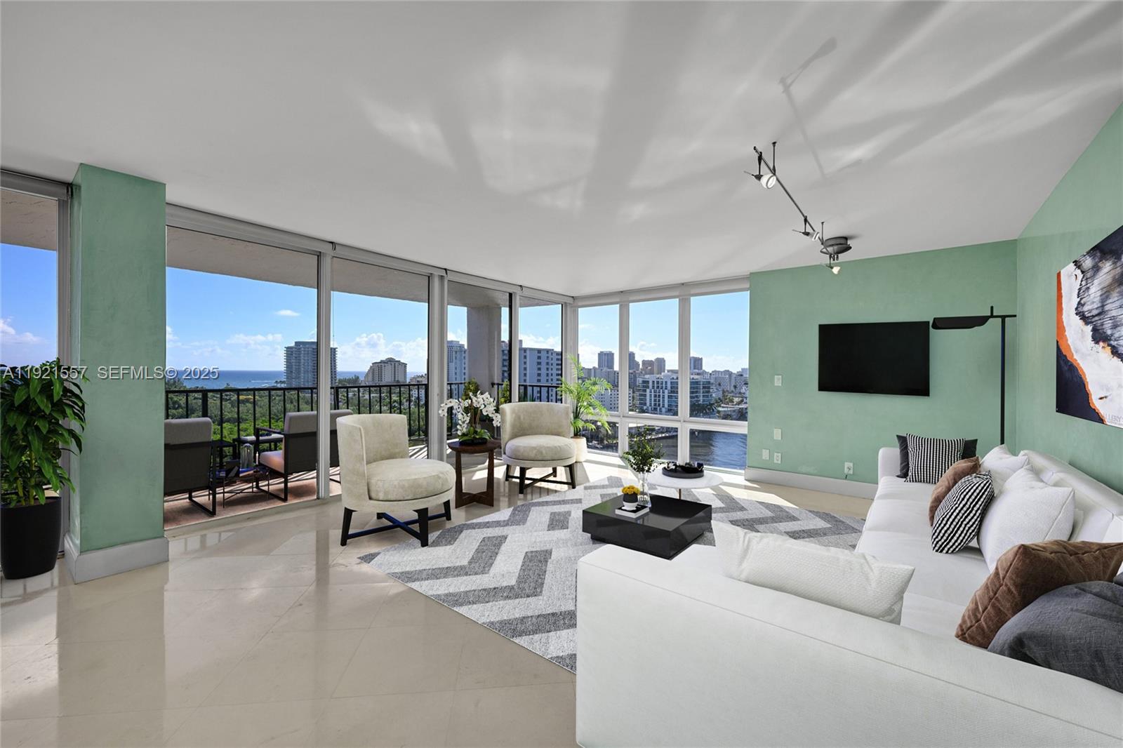 CORINTHIAN ON THE INTRACO - Residential