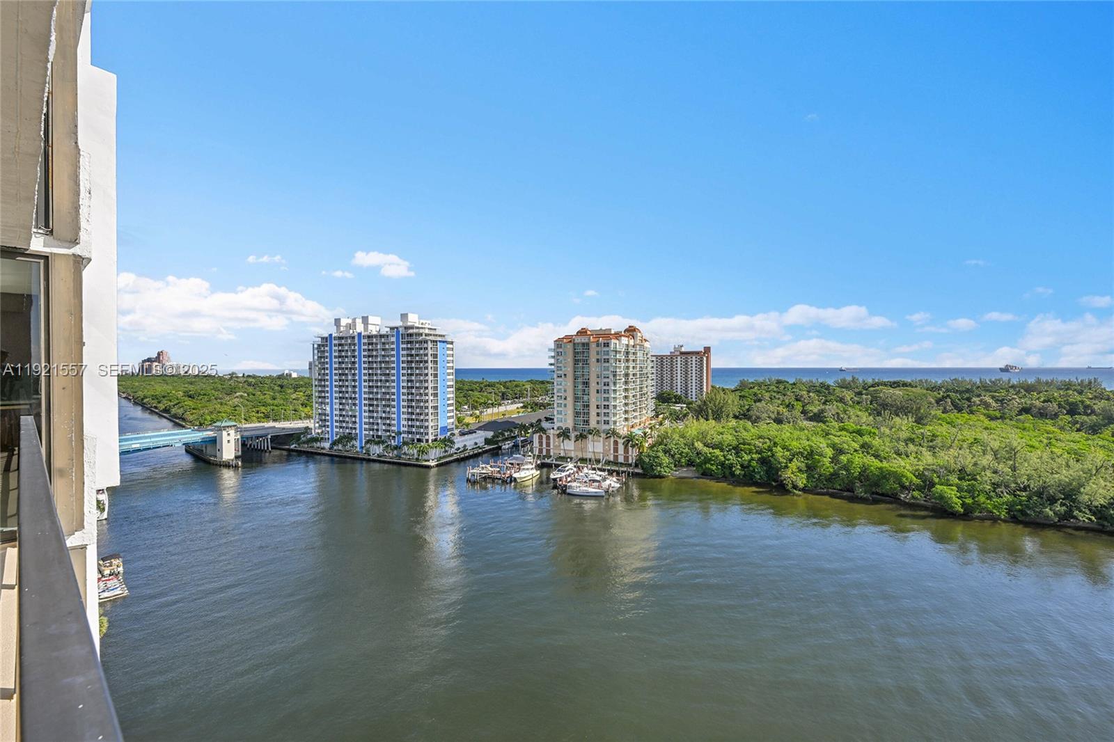 CORINTHIAN ON THE INTRACO - Residential