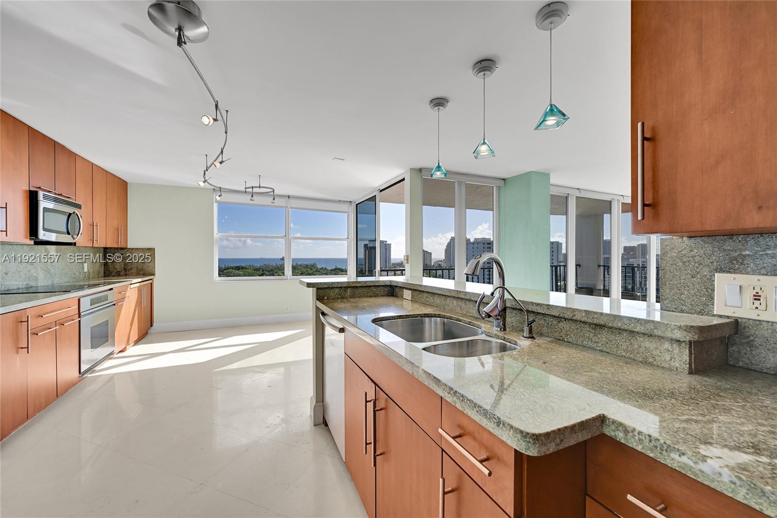 CORINTHIAN ON THE INTRACO - Residential