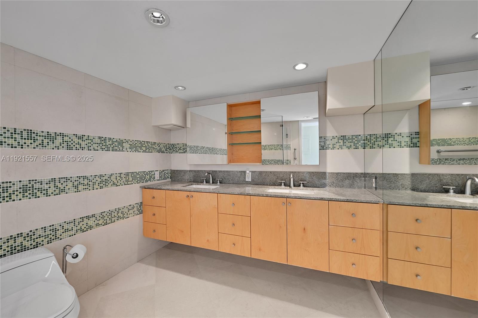 CORINTHIAN ON THE INTRACO - Residential