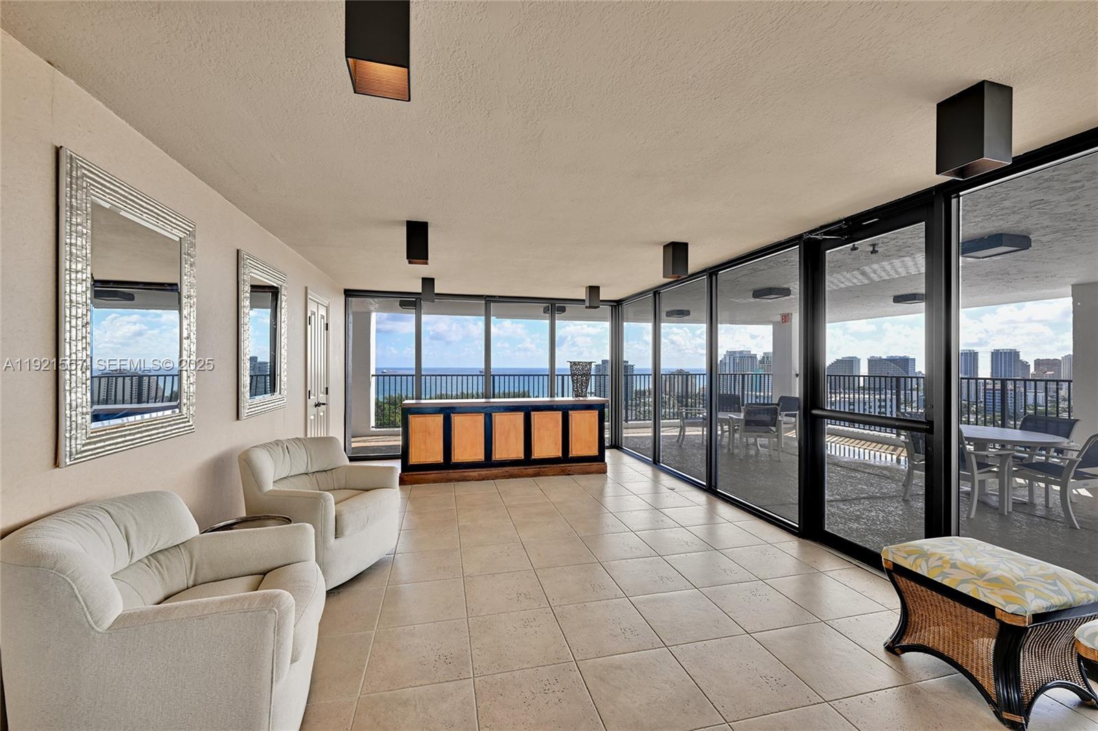 CORINTHIAN ON THE INTRACO - Residential