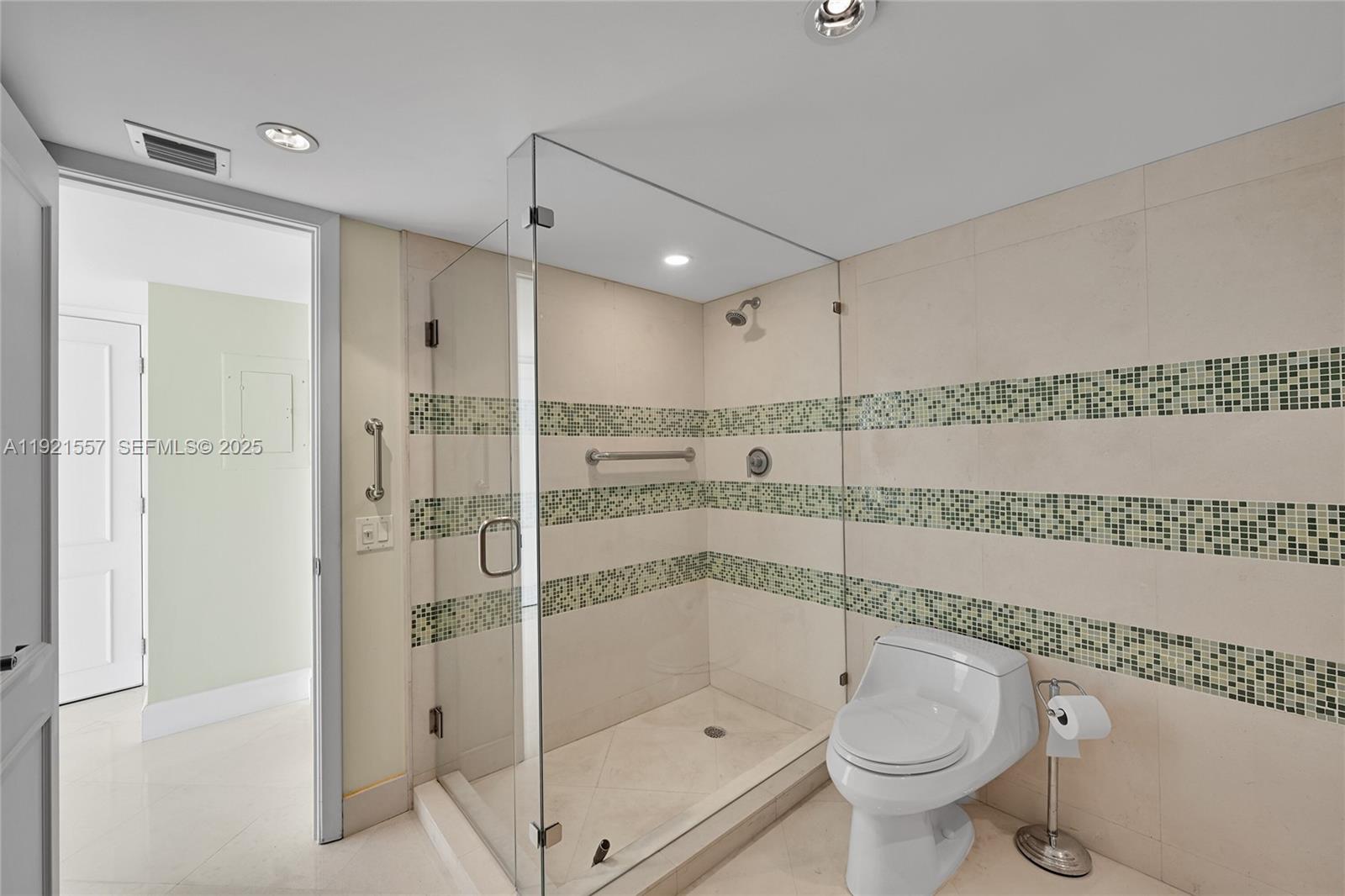 CORINTHIAN ON THE INTRACO - Residential