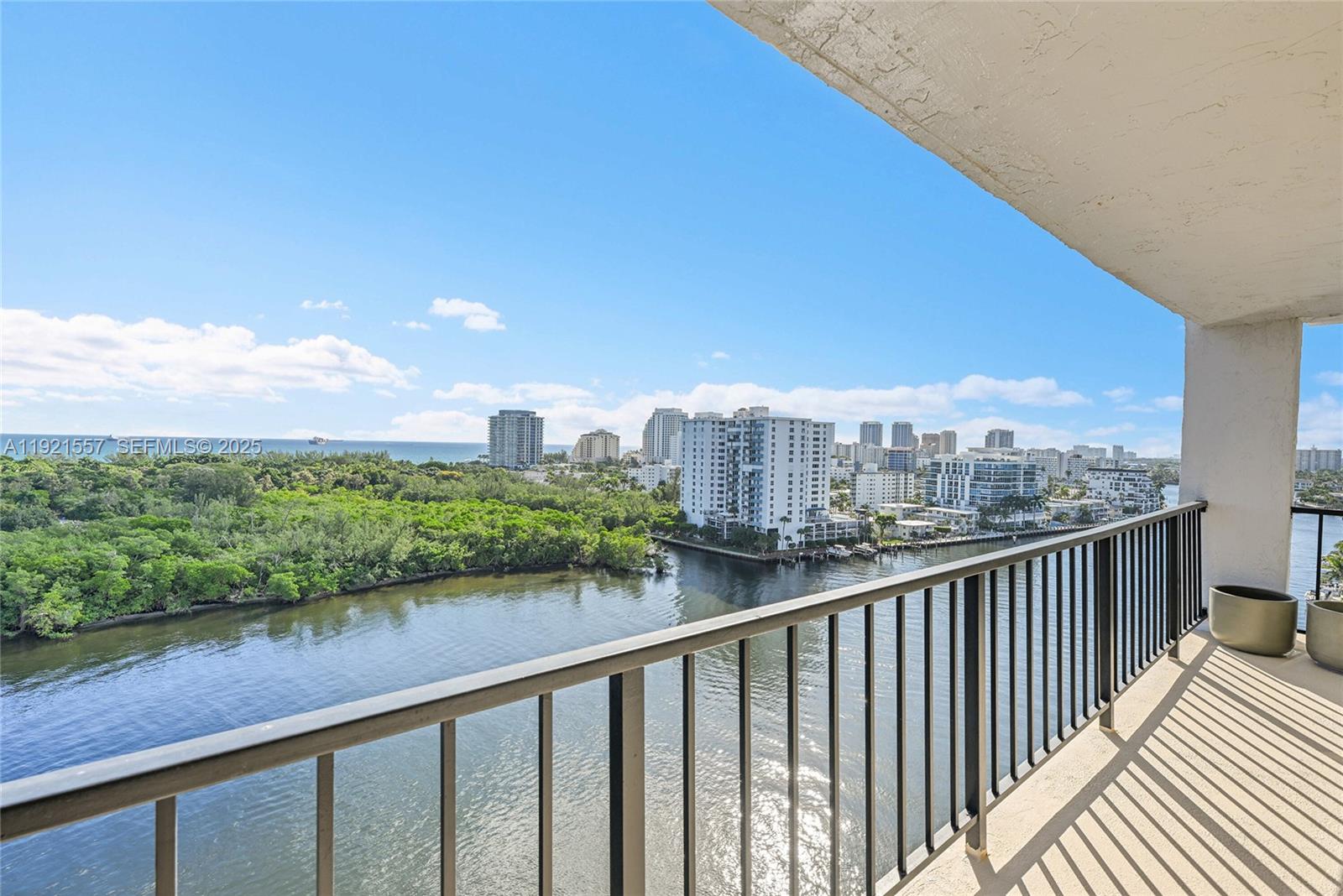 CORINTHIAN ON THE INTRACO - Residential