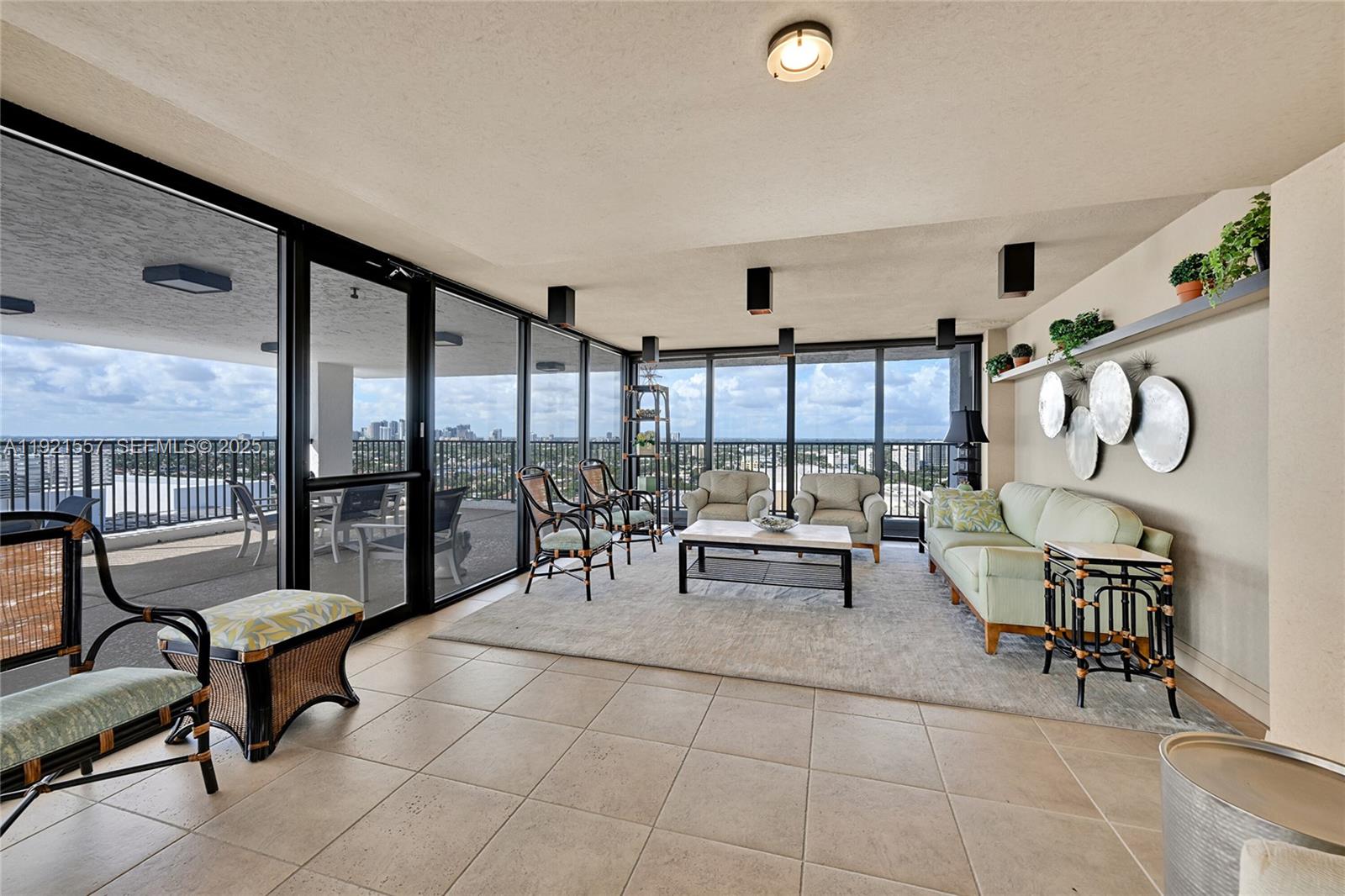 CORINTHIAN ON THE INTRACO - Residential