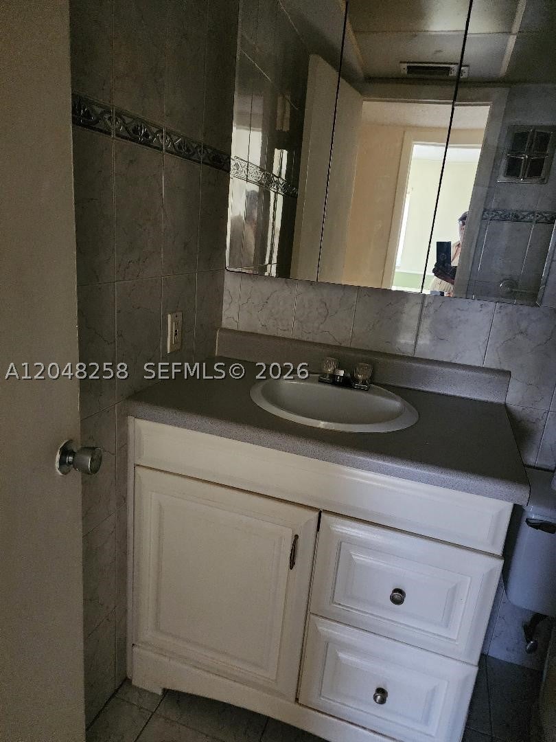 1621 NW 46th Ave 102, Lauderhill, FL, 33313/$1,600 3 1621 NW 46th Ave 102
