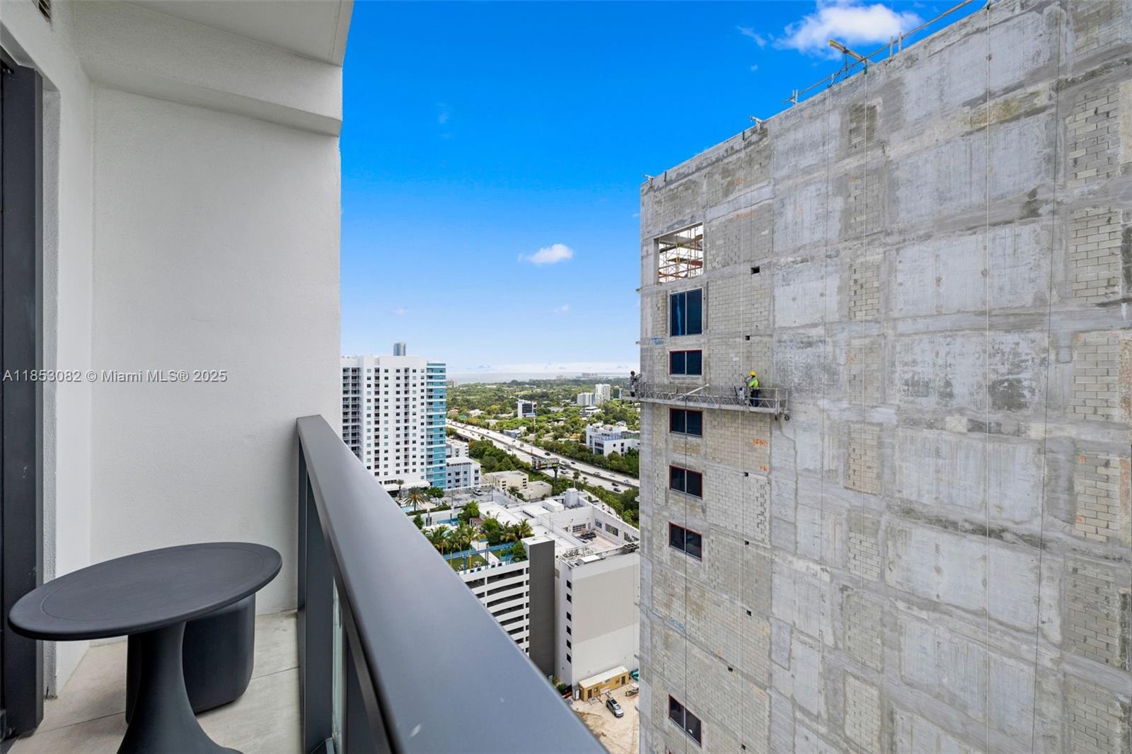 239 SW 9th St 2303
