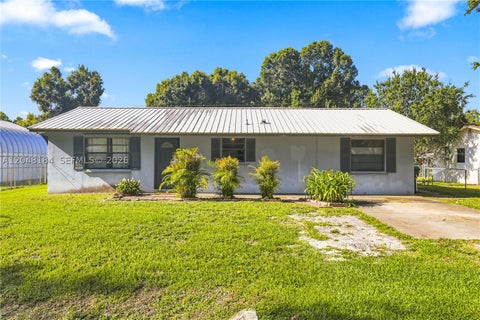 Photo of 3524 SW 17th St, Okeechobee, FL 34974 (MLS # A12048184)