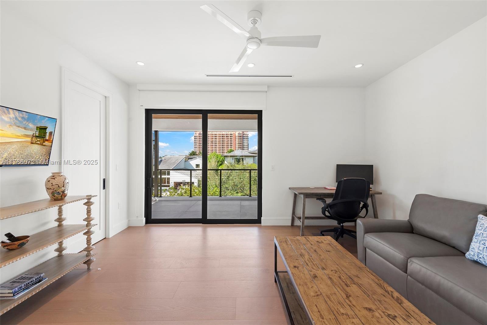 SUNRISE HARBOUR REV PL - Residential