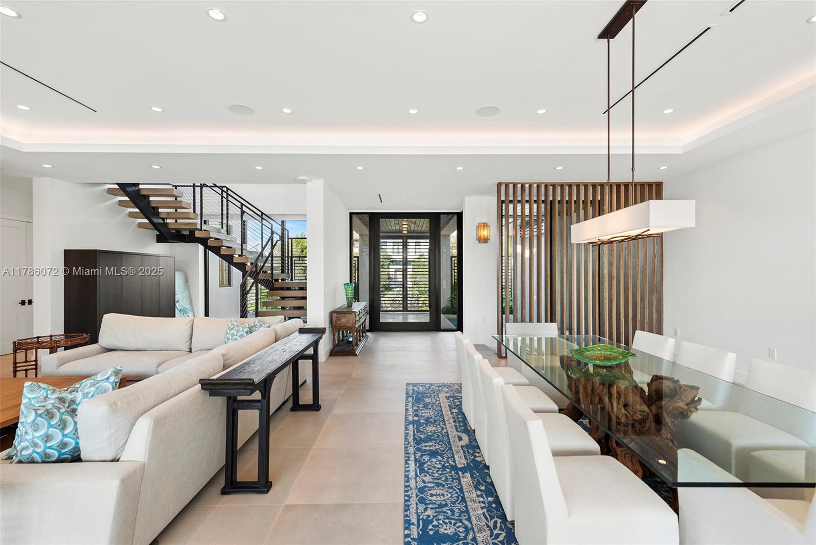 SUNRISE HARBOUR REV PL - Residential