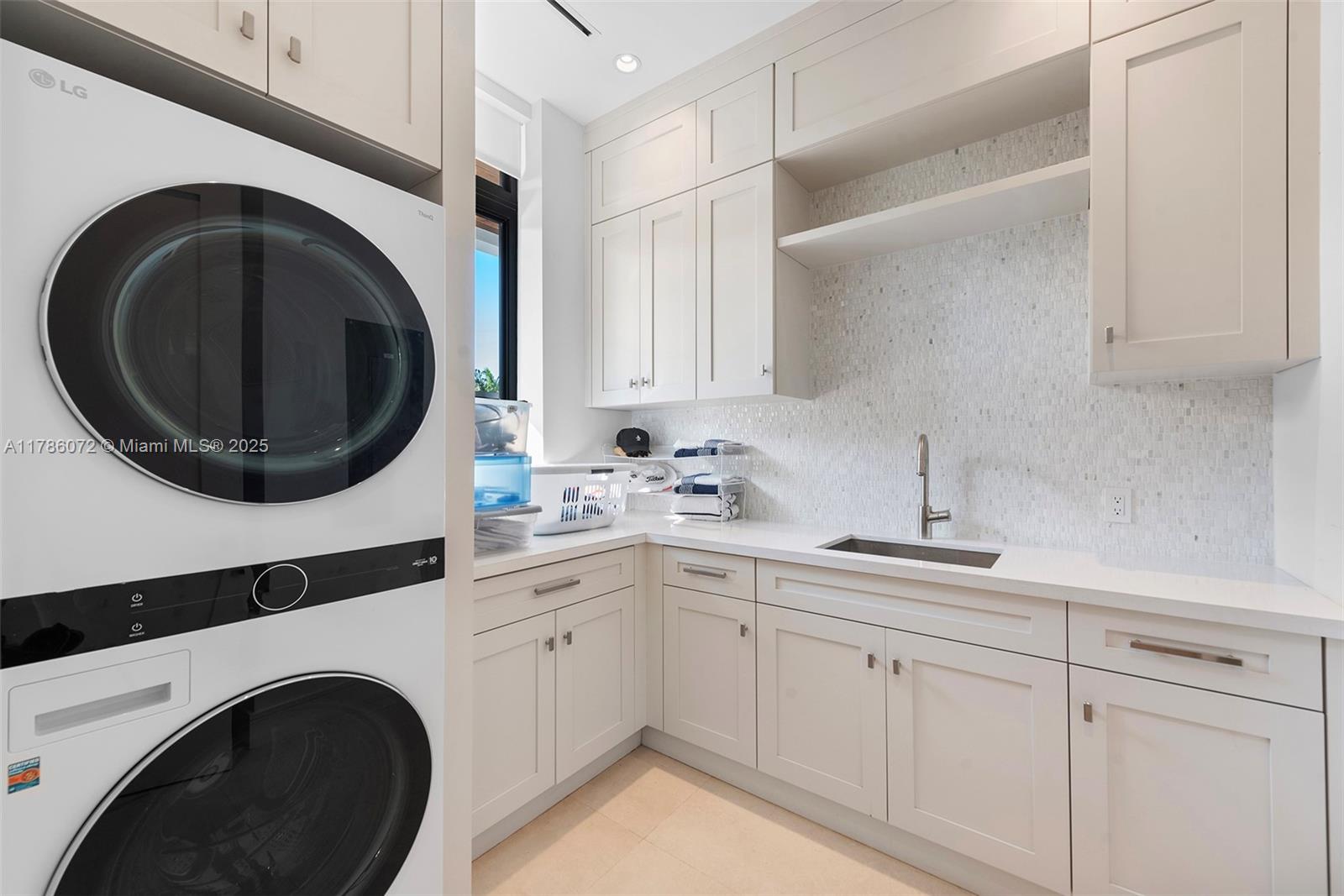SUNRISE HARBOUR REV PL - Residential