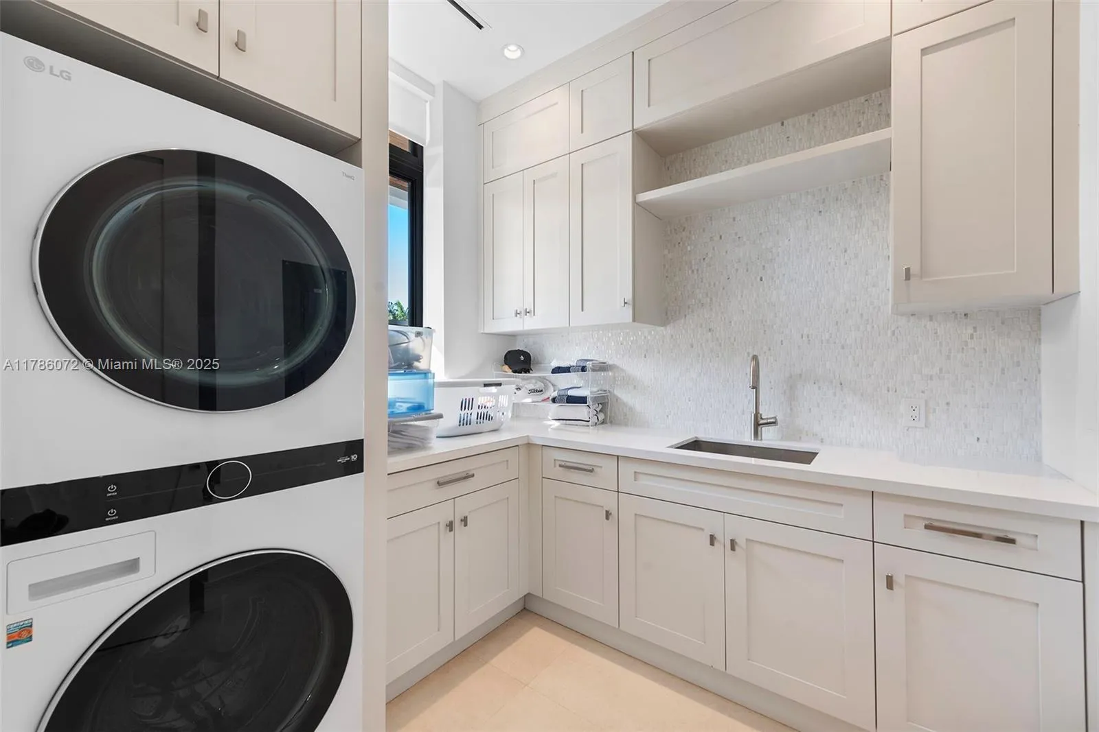 Coral Gables, Florida 33133, United States, 6 Bedrooms Bedrooms, ,7 BathroomsBathrooms,Residential,Active,113311