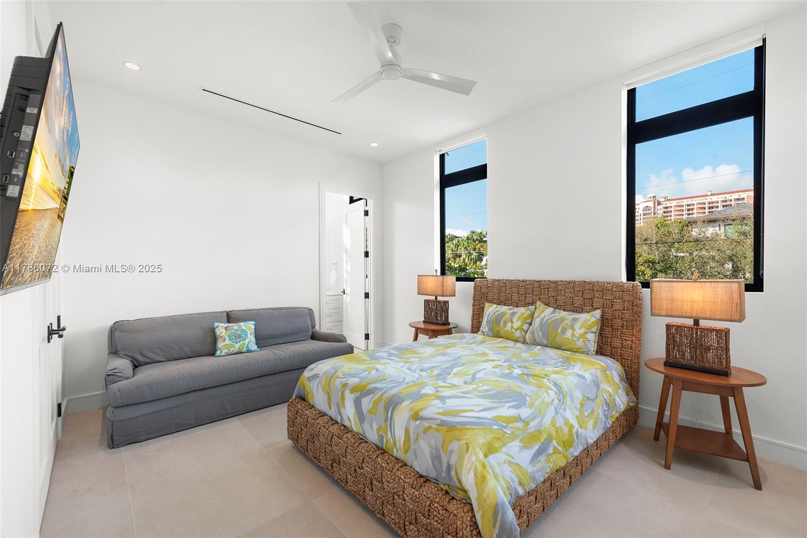 SUNRISE HARBOUR REV PL - Residential
