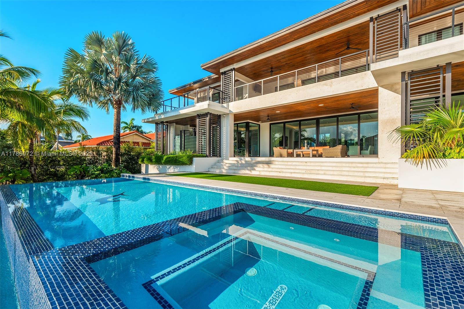 SUNRISE HARBOUR REV PL - Residential